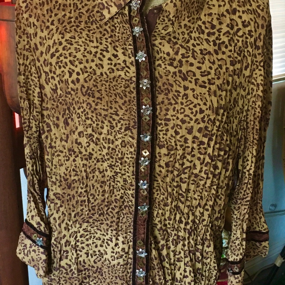 Leopard Print Button-Up Blouse Agora